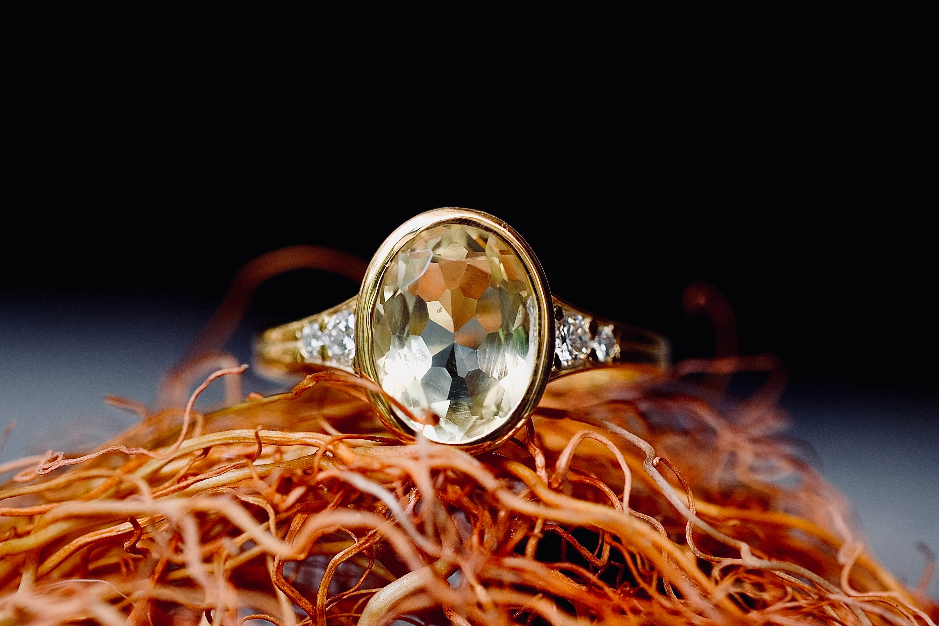 Nhẫn Lemon Quartz 8×10mm – Dịu dàng và rực rỡ