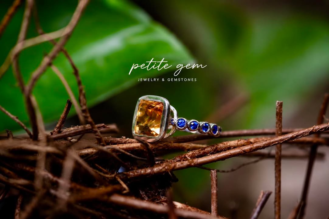 Nhẫn Citrine cắt cushion đính pha lê xanh