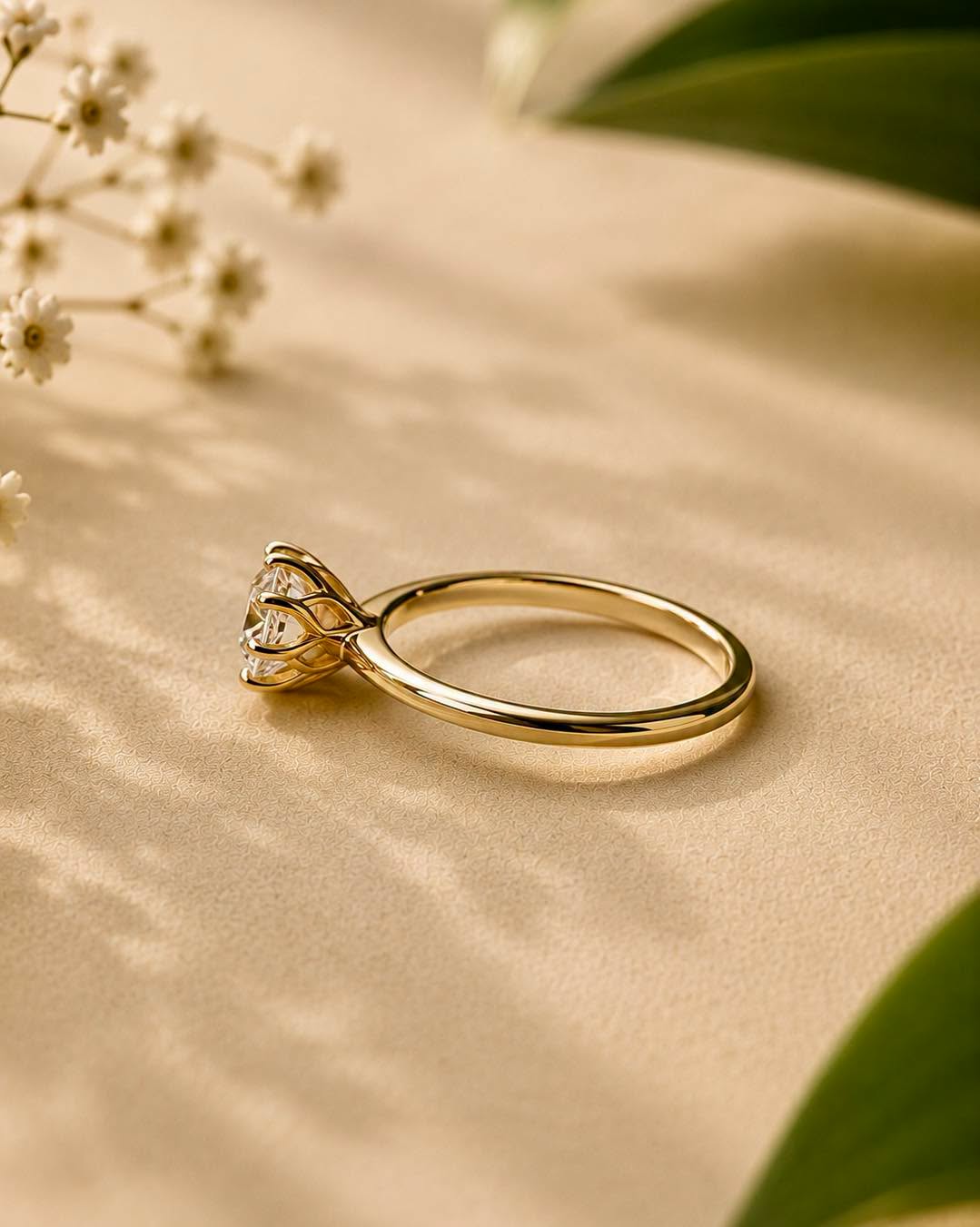 Nhẫn vương miện moisanite 6mm