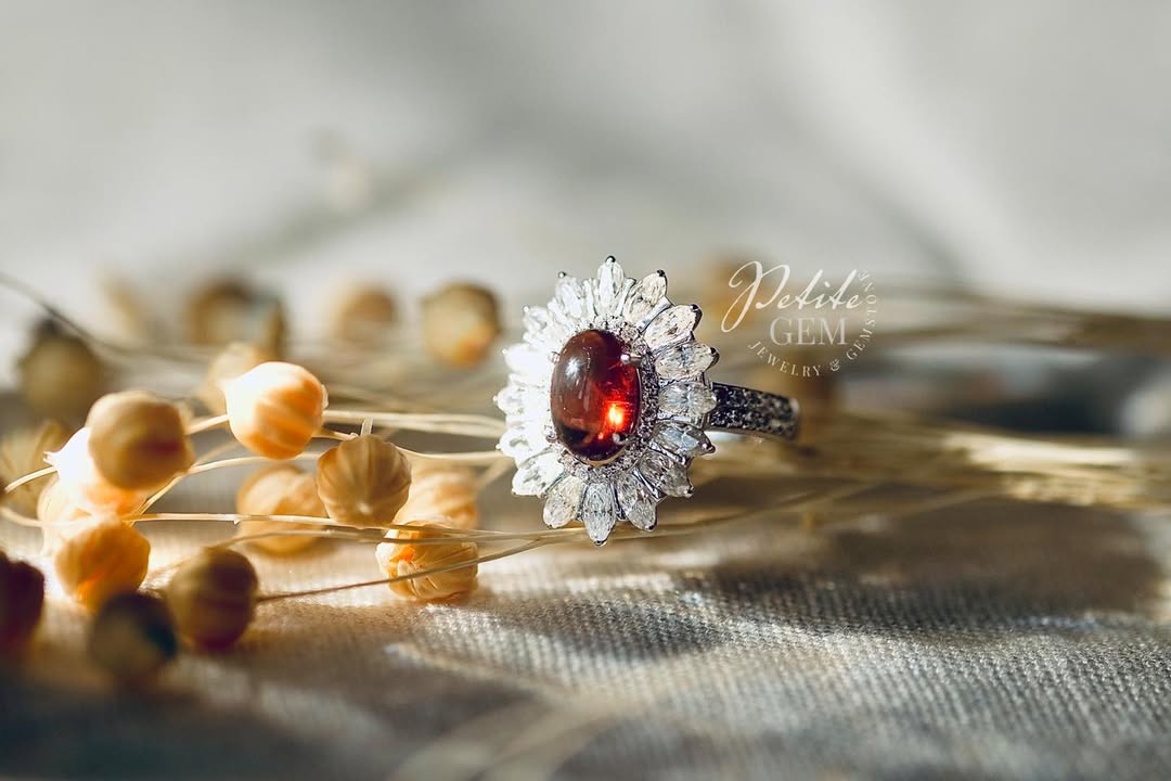 Nhẫn garnet đính moissanite