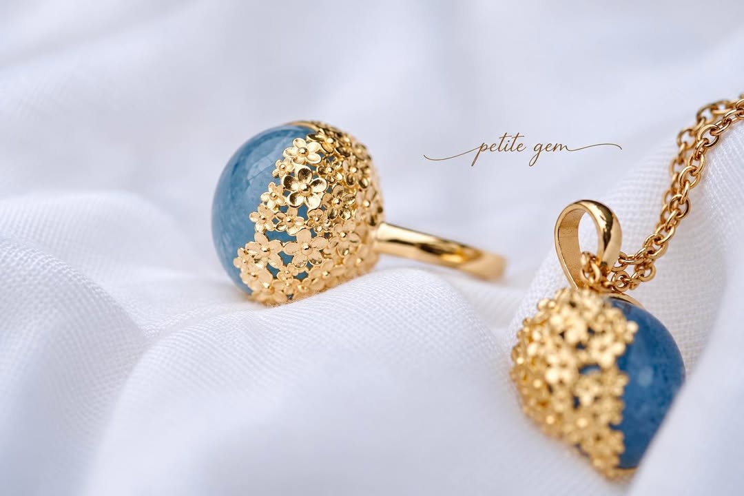 Nhẫn aquamarine hoa vàng