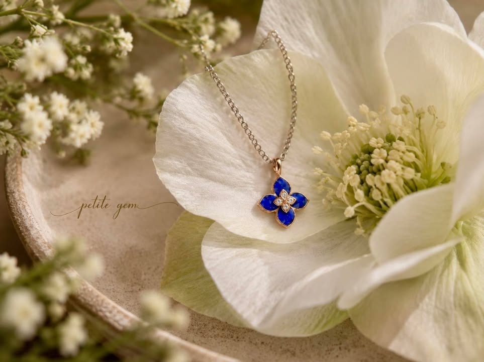 Dây chuyền Lapis Lazuli hoa bốn cánh đính kim cương