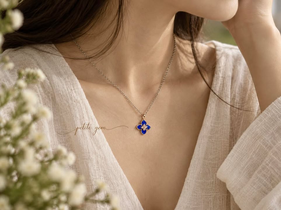 Dây chuyền Lapis Lazuli hoa bốn cánh đính kim cương
