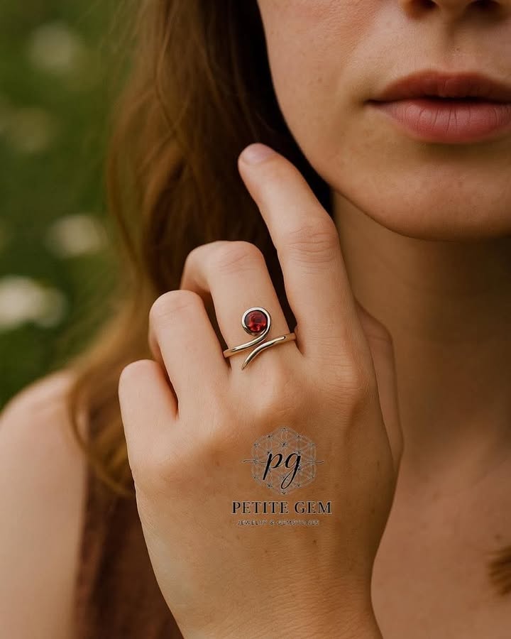 Nhẫn đá garnet chế tác thủ công