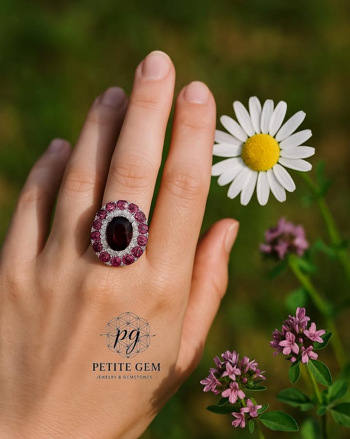 Nhẫn kết đá garnet