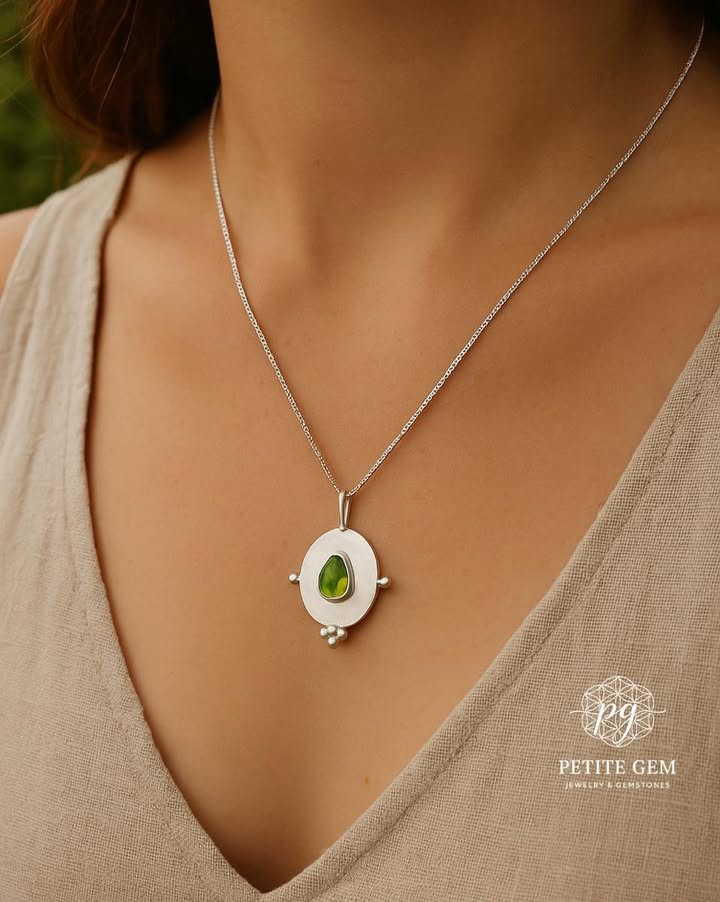 Dây chuyền mặt oval đính peridot giọt nước