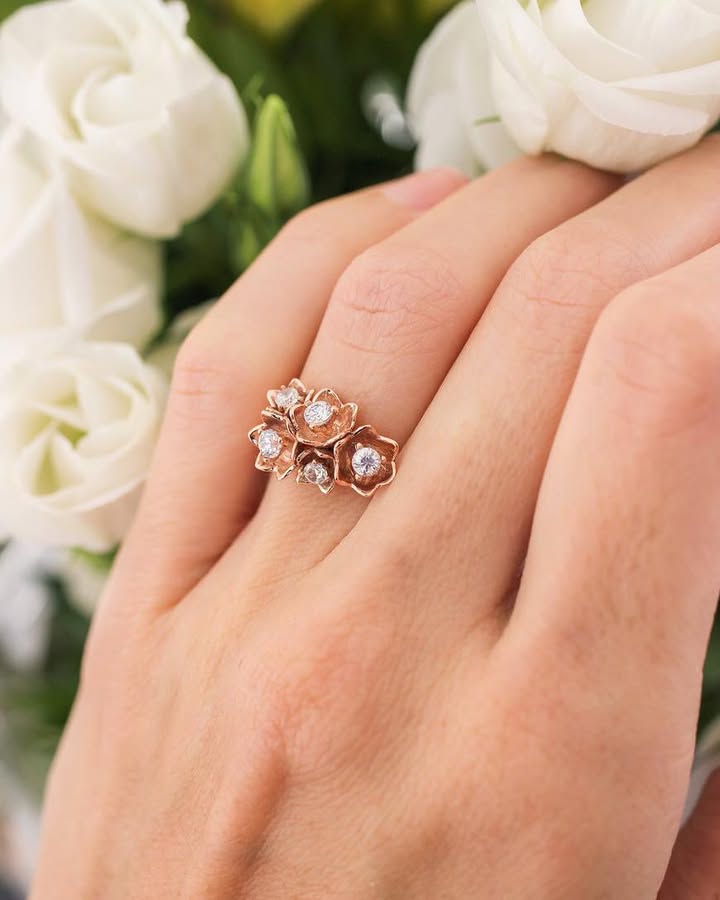 Nhẫn Lily of the Valley đính đá moissanite
