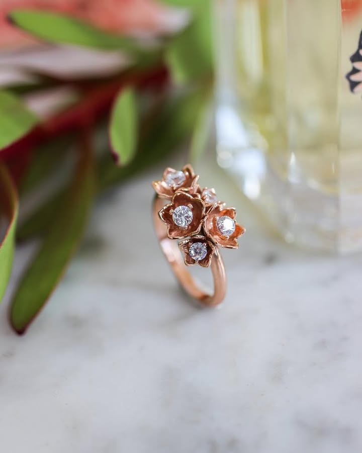 Nhẫn Lily of the Valley đính đá moissanite