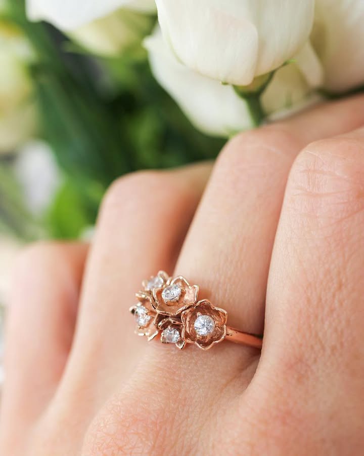 Nhẫn Lily of the Valley đính đá moissanite