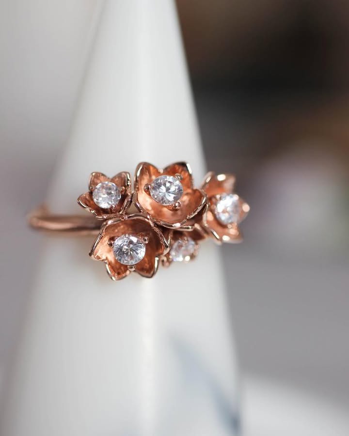 Nhẫn Lily of the Valley đính đá moissanite
