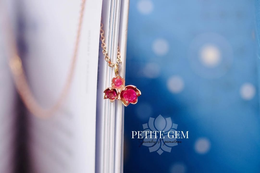 Mặt dây Linh Lan 3 nụ đính ruby hồng đỏ