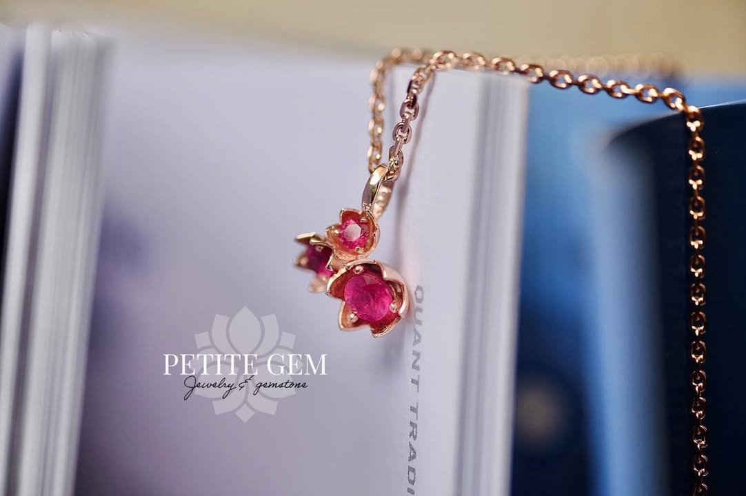 Mặt dây Linh Lan 3 nụ đính ruby hồng đỏ