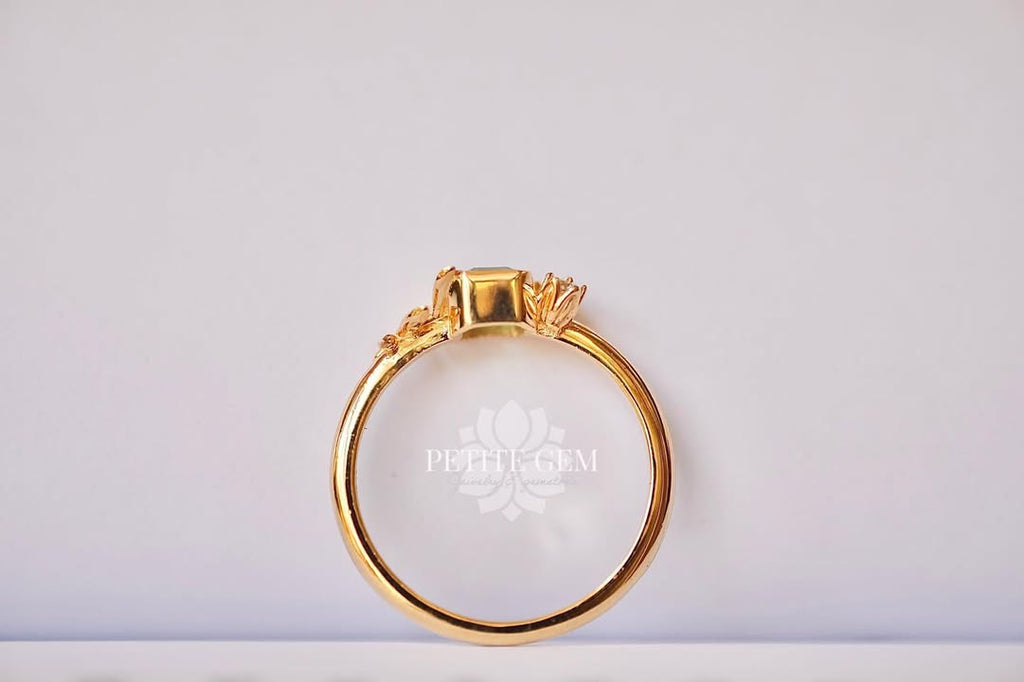 Nhẫn Hoa Linh Lan đính emerald