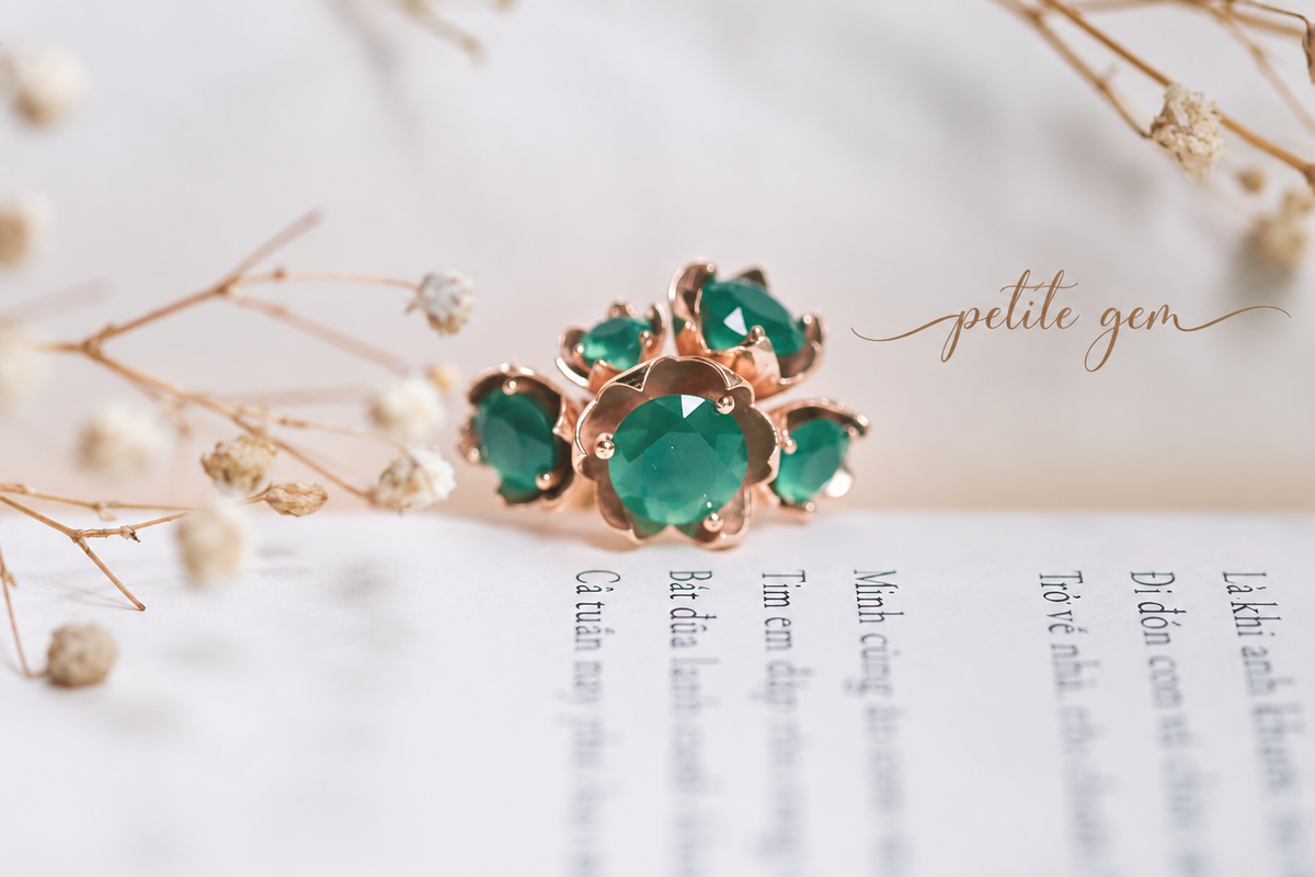 Nhẫn lily of the valley đính chalcedony phiên bản to