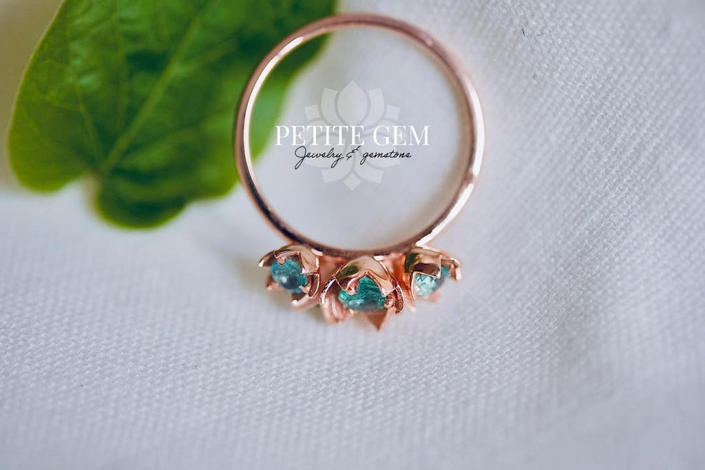 Nhẫn lily of the valley đính emerald