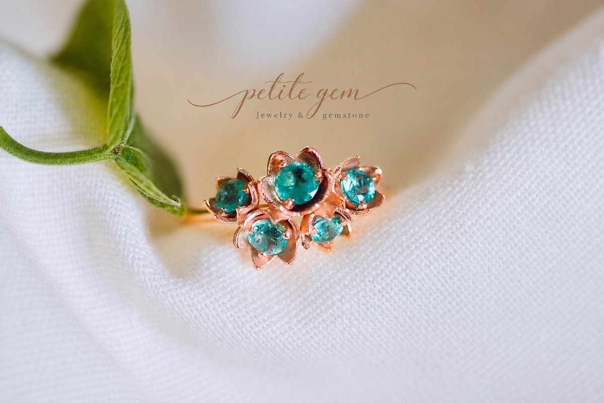 Nhẫn lily of the valley đính emerald