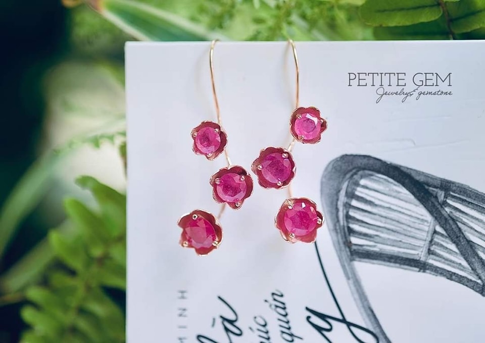 Bông tai lily of the valley đính ruby 6 viên