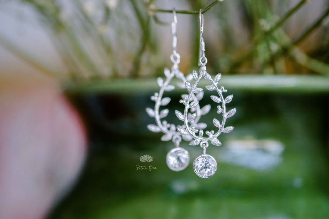 Bông tai topaz trắng 6mm vòng lá