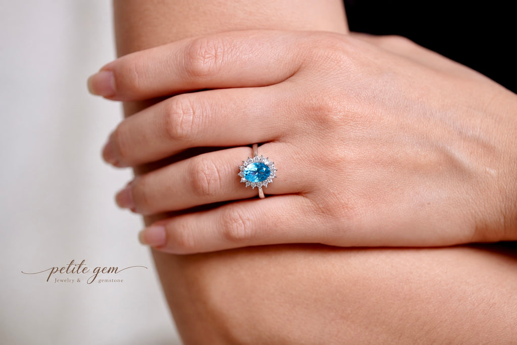 Nhẫn topaz oval viền moissanite 7*9