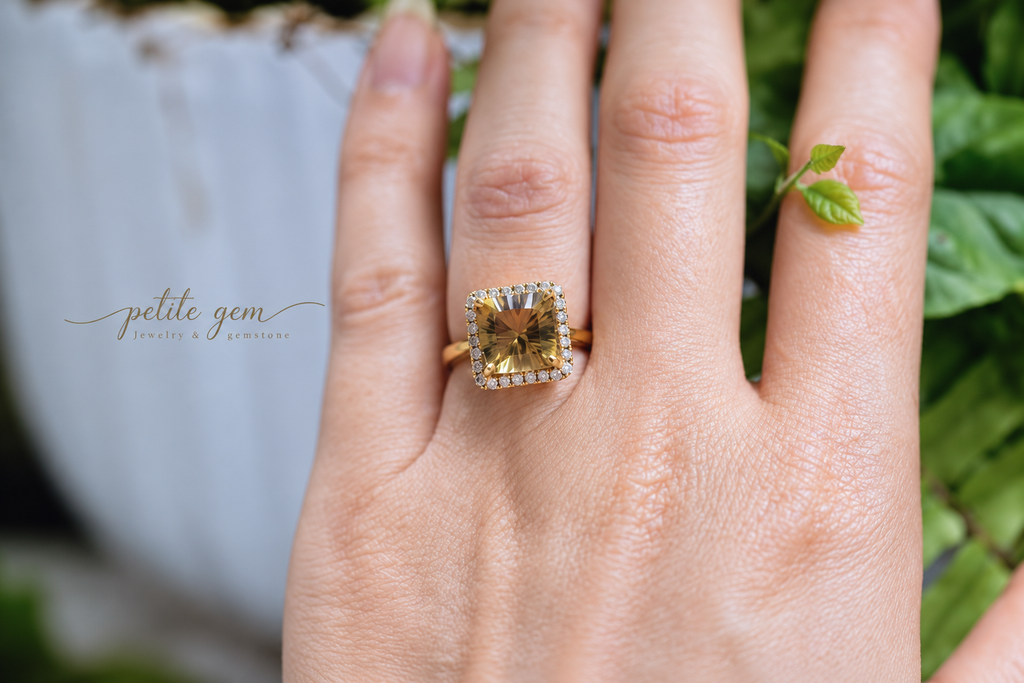 Nhẫn citrine vuông bo góc viền moissanite màu mật ong