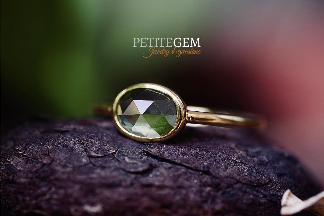 Nhẫn peridot oval xanh