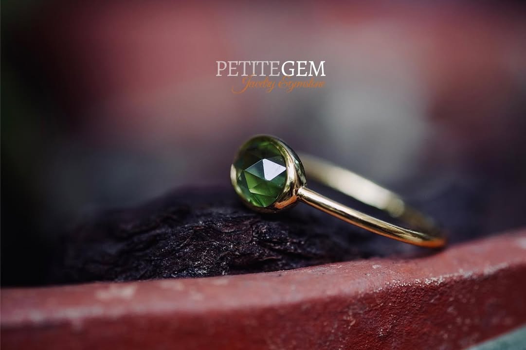 Nhẫn peridot oval xanh