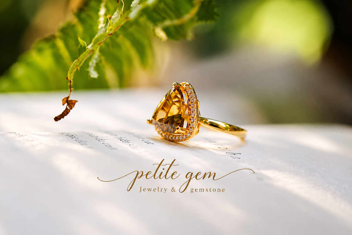 Nhẫn citrine tam giác màu mật ong viền moissanite