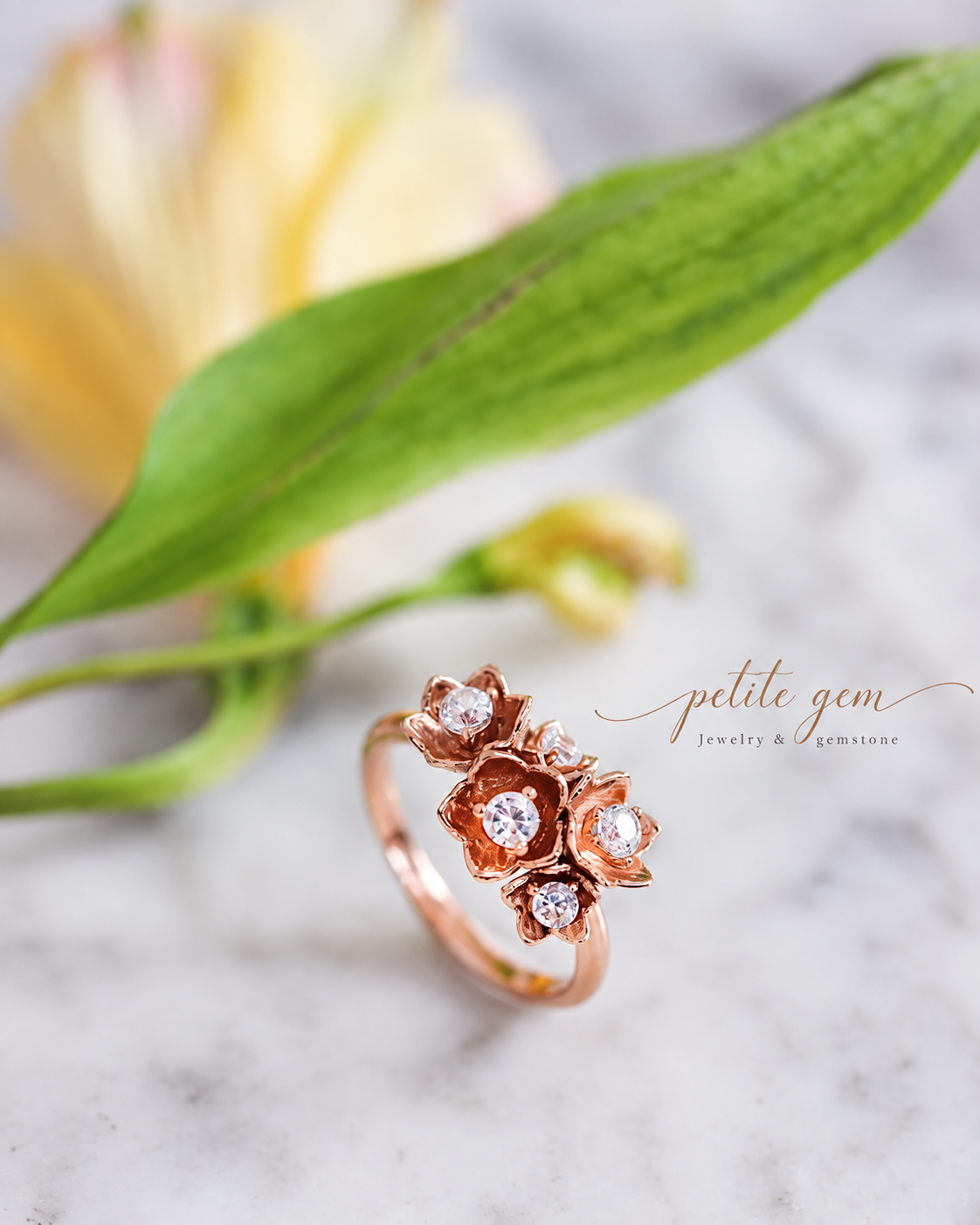 Nhẫn Lily of the Valley đính đá moissanite