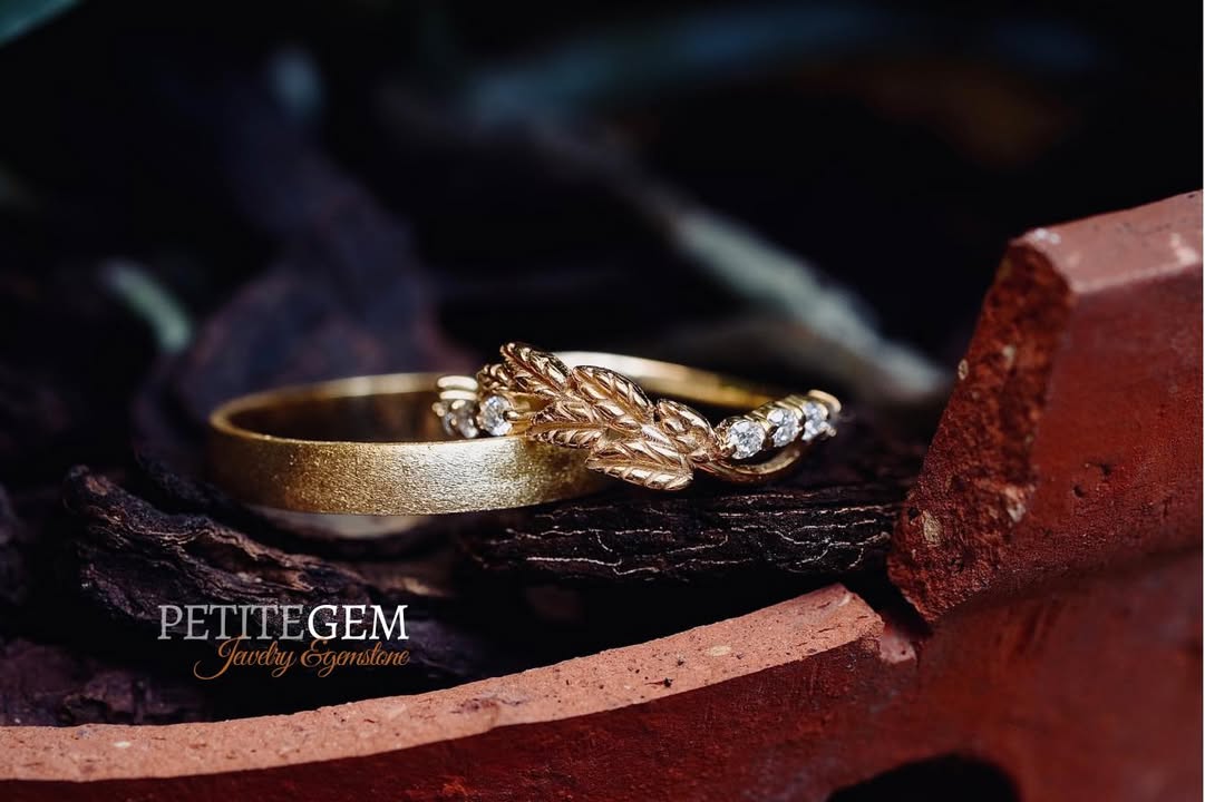 Nhẫn cưới lá moissanite