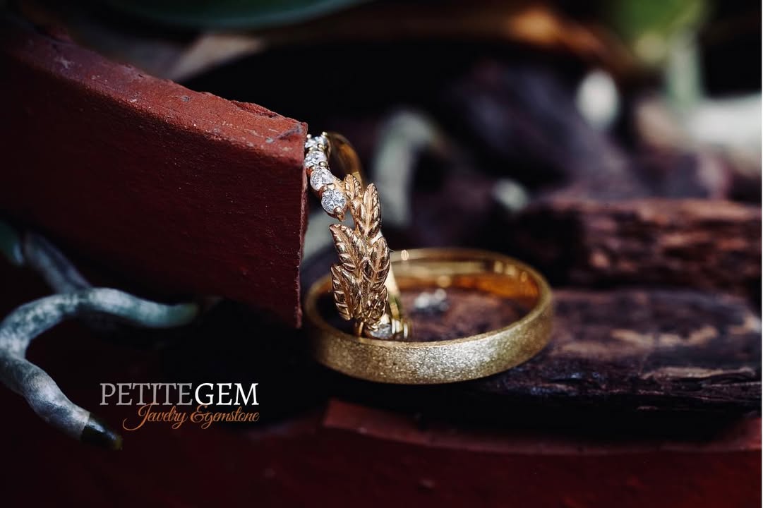 Nhẫn cưới lá moissanite