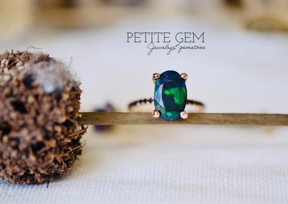 Nhẫn opal oval xanh thẳm