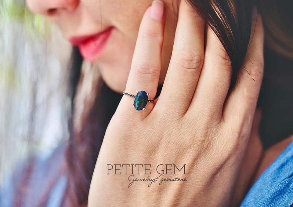 Nhẫn opal oval xanh thẳm