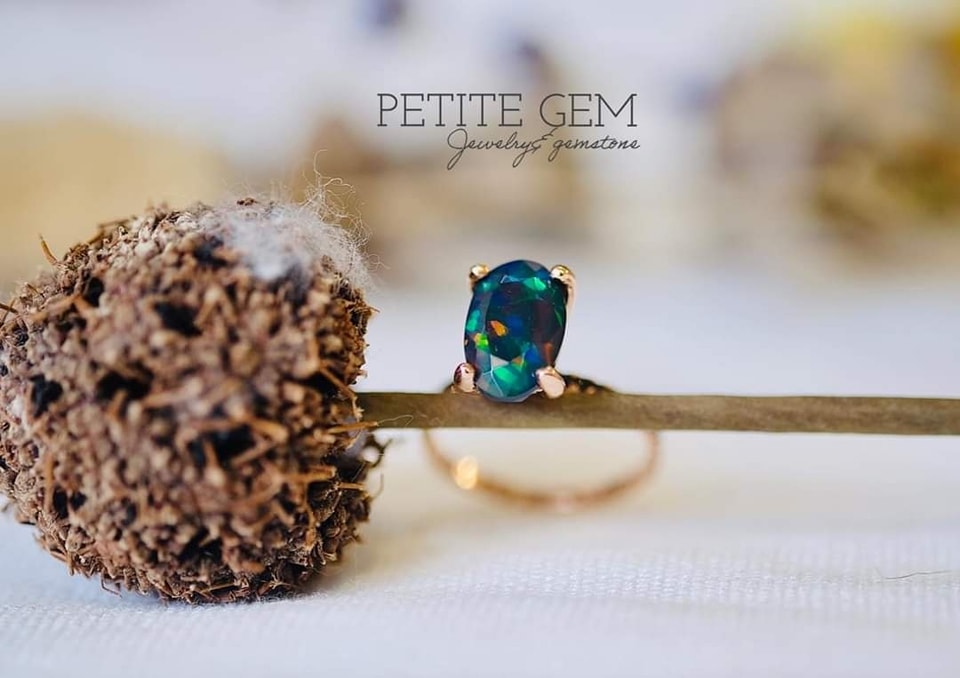 Nhẫn opal oval xanh thẳm