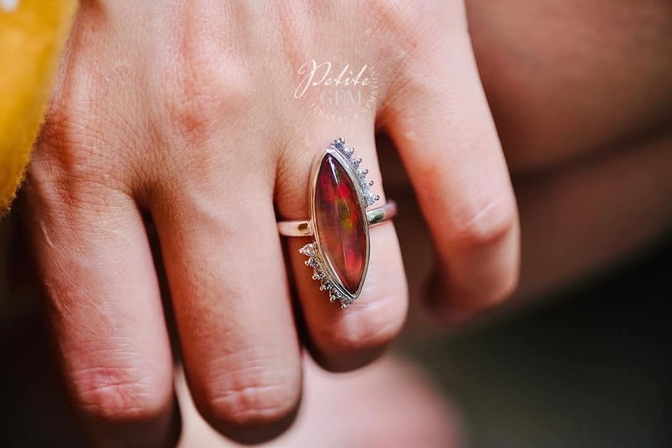 Nhẫn đá opal marquise
