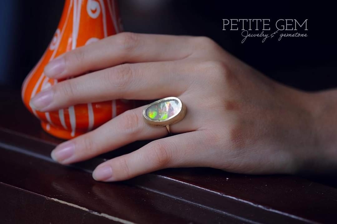 Nhẫn opal thô oval cong