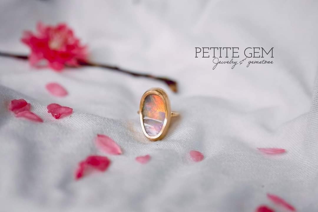 Nhẫn opal thô oval cong