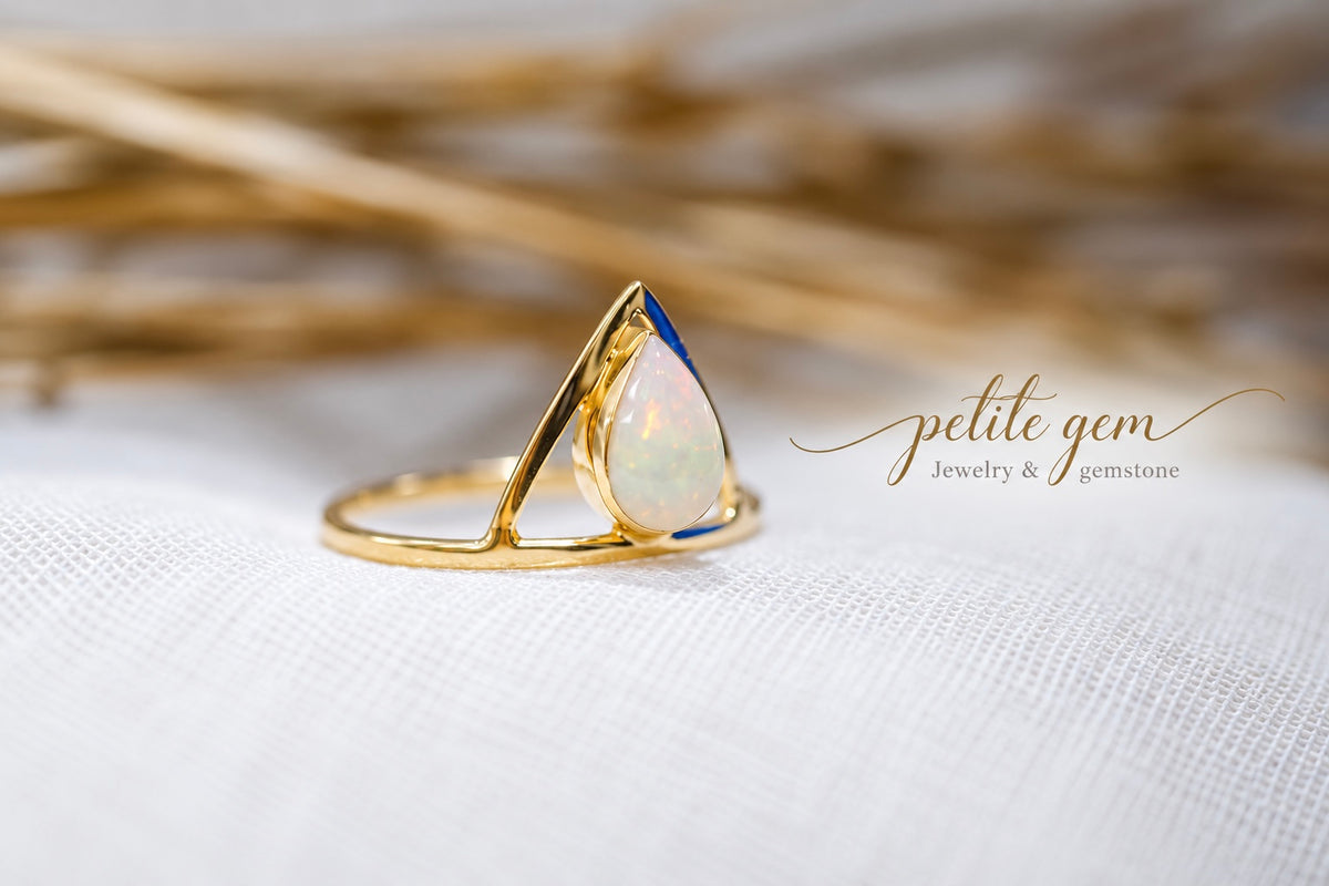 Nhẫn opal tam giác