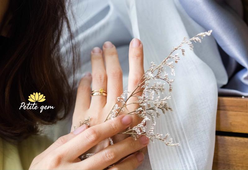Thu Kết – Nhẫn sapphire vàng tròn 5mm