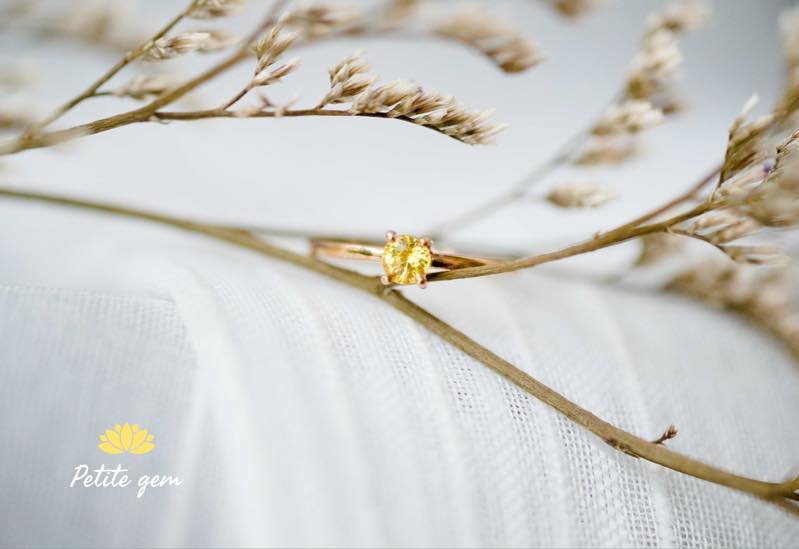 Thu Kết – Nhẫn sapphire vàng tròn 5mm