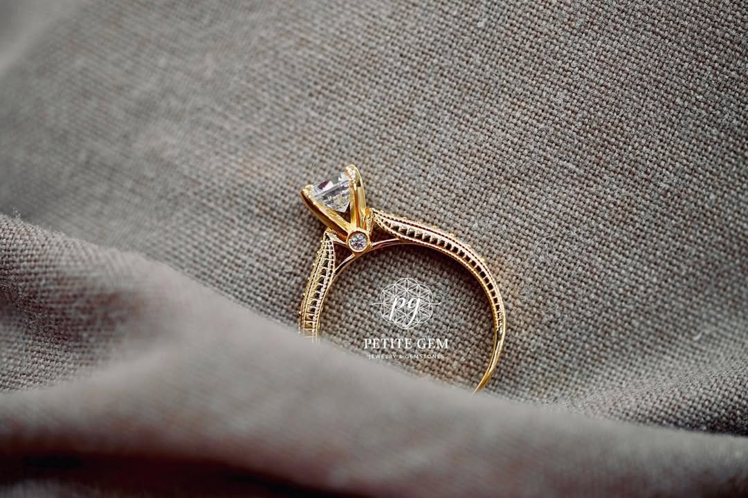 Neris – nhẫn moissanite 6mm chấu cách điệu
