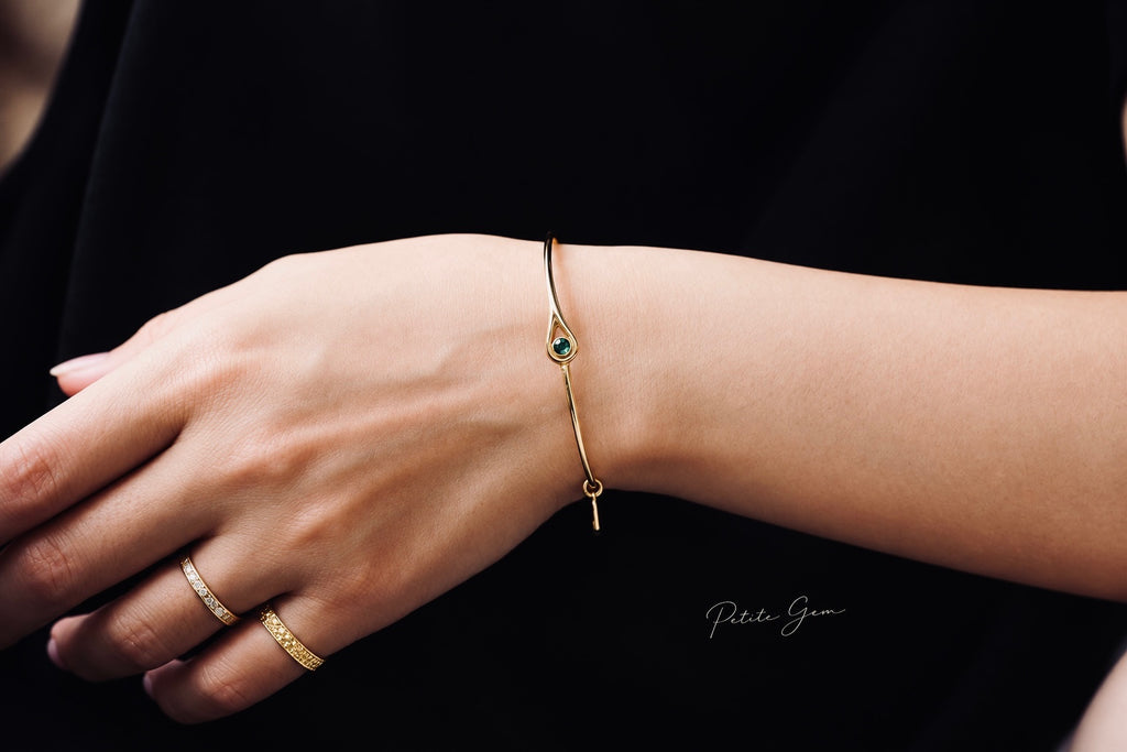 Vòng tay emerald charm tim