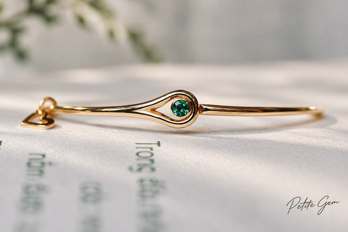 Vòng tay emerald charm tim