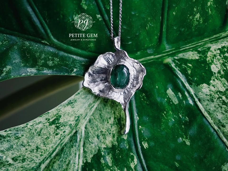 Nhiên – lá sen emerald · Dây chuyền