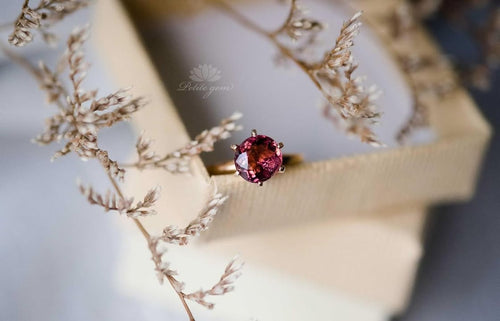 Anis – nhẫn tourmaline hồng chấu mảnh