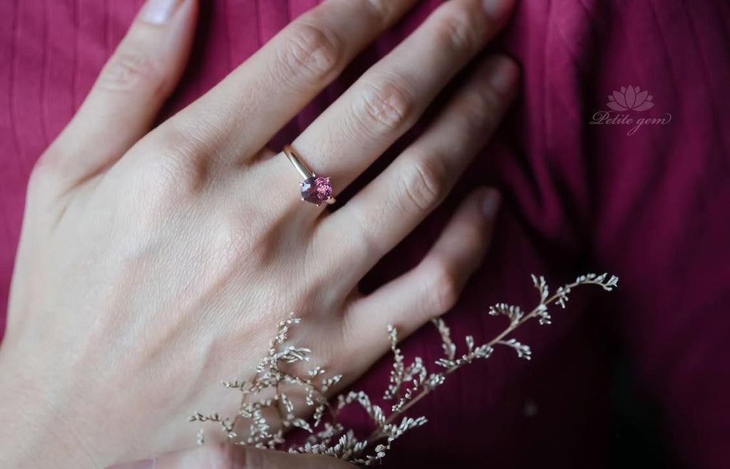 Anis – nhẫn tourmaline hồng chấu mảnh