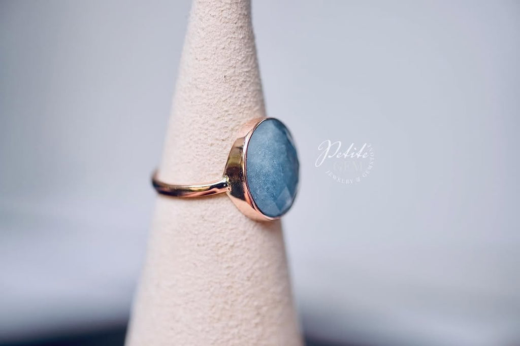 Nhẫn aquamarine oval viền