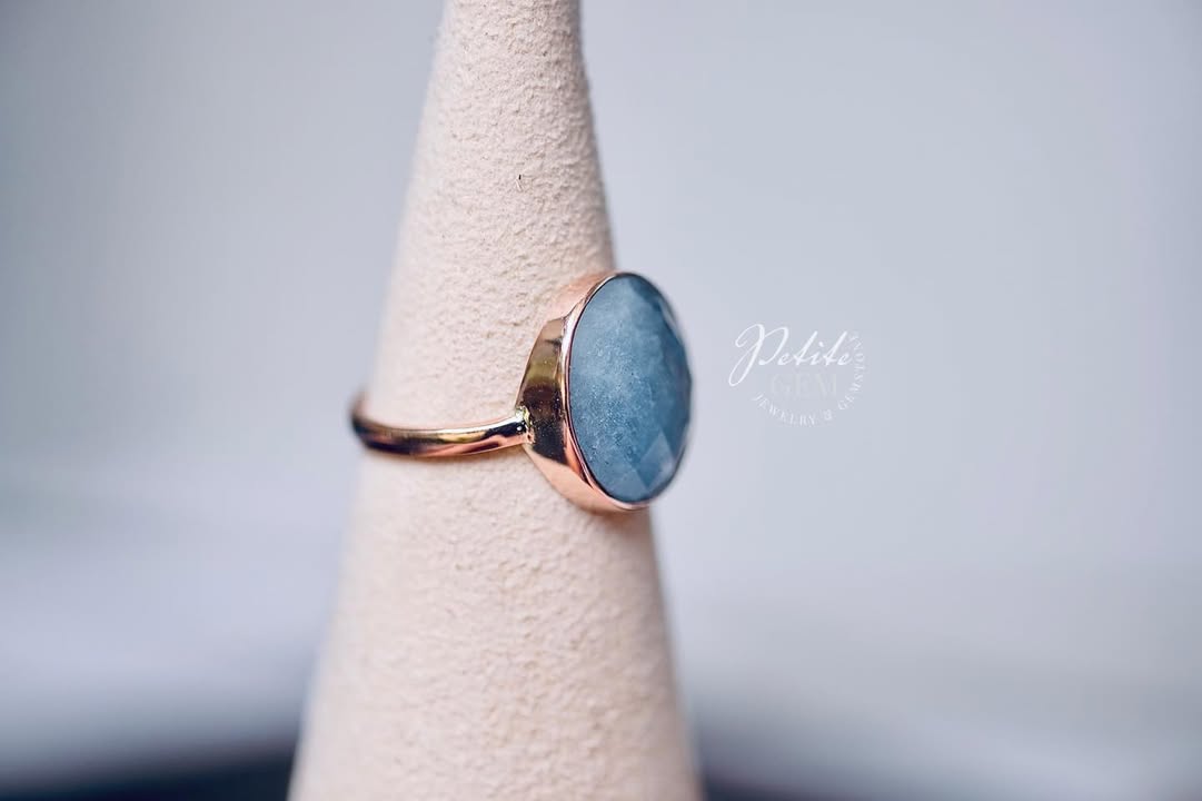Nhẫn aquamarine oval viền