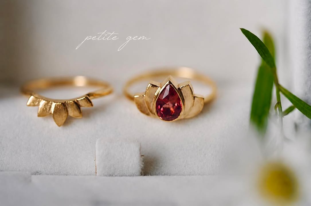 Nhẫn hoa sen đá Garnet giọt nước