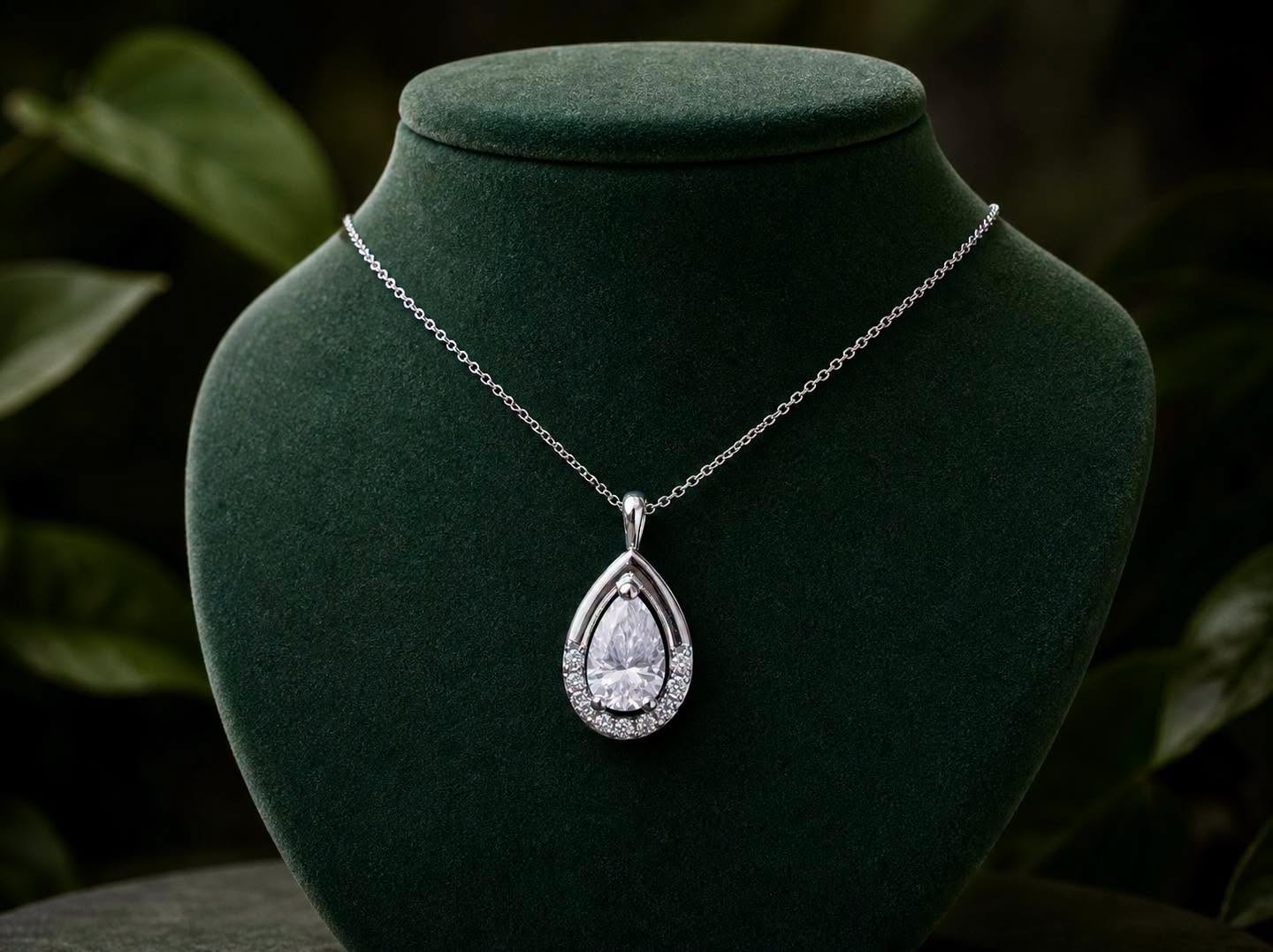 Mặt dây chuyền giọt nước moissanite cắt pear