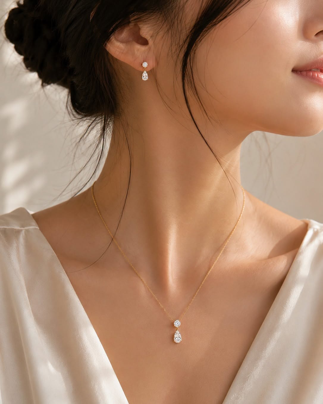 Khuyên tai Moissanite dáng tròn & hình giọt nước trắng